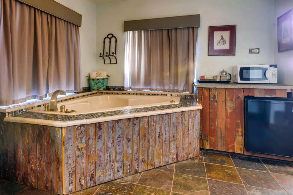Cliff House Lodge And Hot Tub Cottages Morrison Bagian luar foto