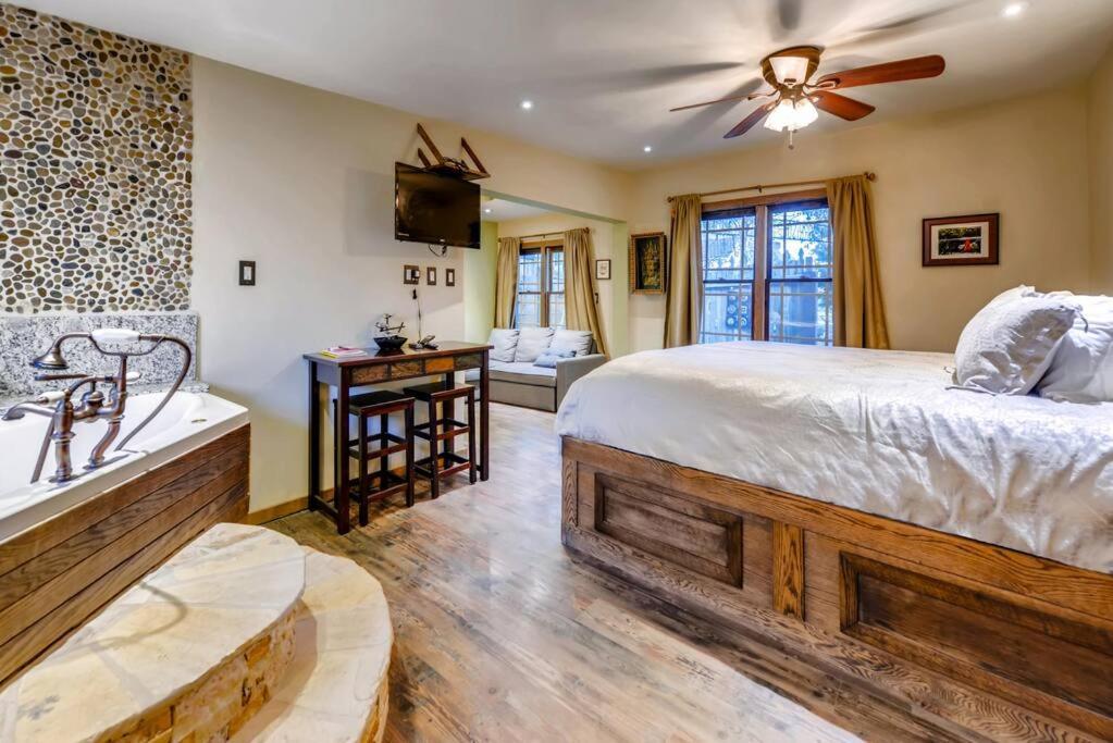 Cliff House Lodge And Hot Tub Cottages Morrison Bagian luar foto
