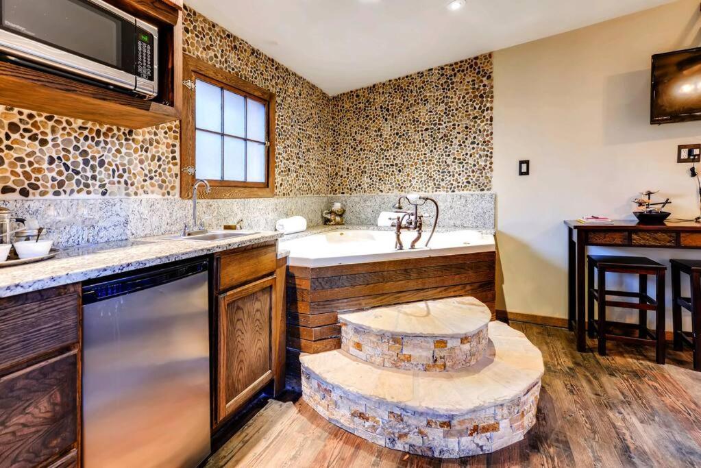 Cliff House Lodge And Hot Tub Cottages Morrison Bagian luar foto