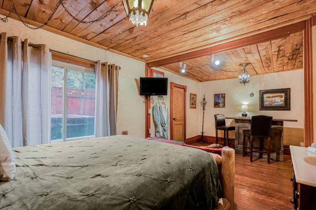 Cliff House Lodge And Hot Tub Cottages Morrison Bagian luar foto